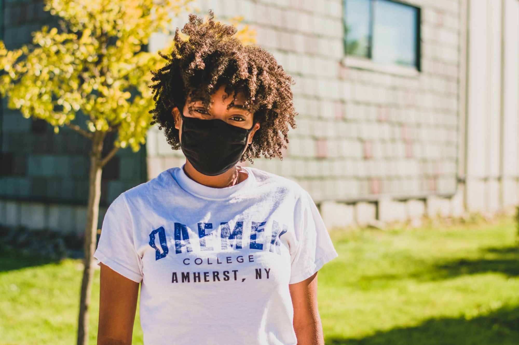 Daemen College students wearing masks on campus